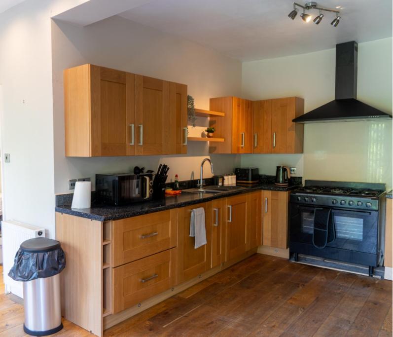Spacious 15 Guest Home With 9 Beds In Shirley Solihull Exteriér fotografie