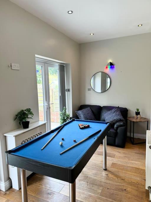 Spacious 15 Guest Home With 9 Beds In Shirley Solihull Exteriér fotografie