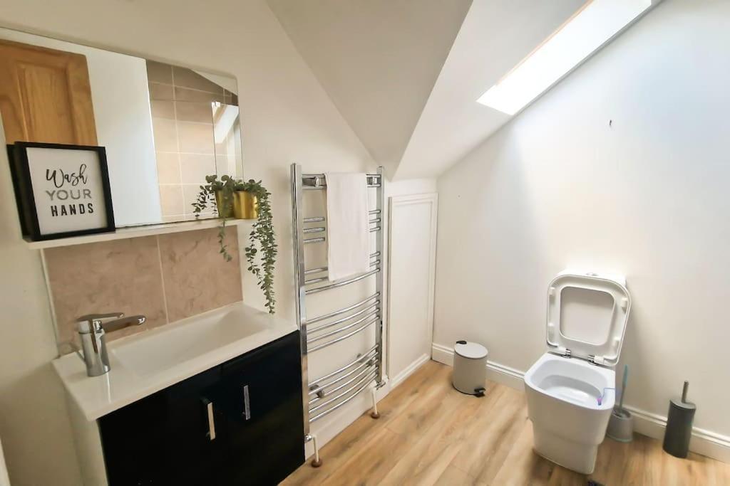 Spacious 15 Guest Home With 9 Beds In Shirley Solihull Exteriér fotografie