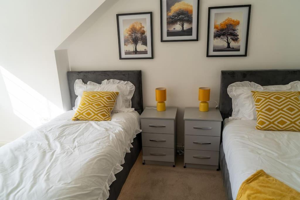 Spacious 15 Guest Home With 9 Beds In Shirley Solihull Exteriér fotografie