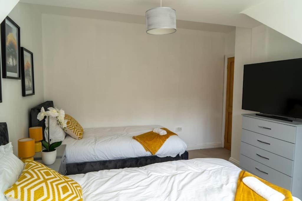 Spacious 15 Guest Home With 9 Beds In Shirley Solihull Exteriér fotografie